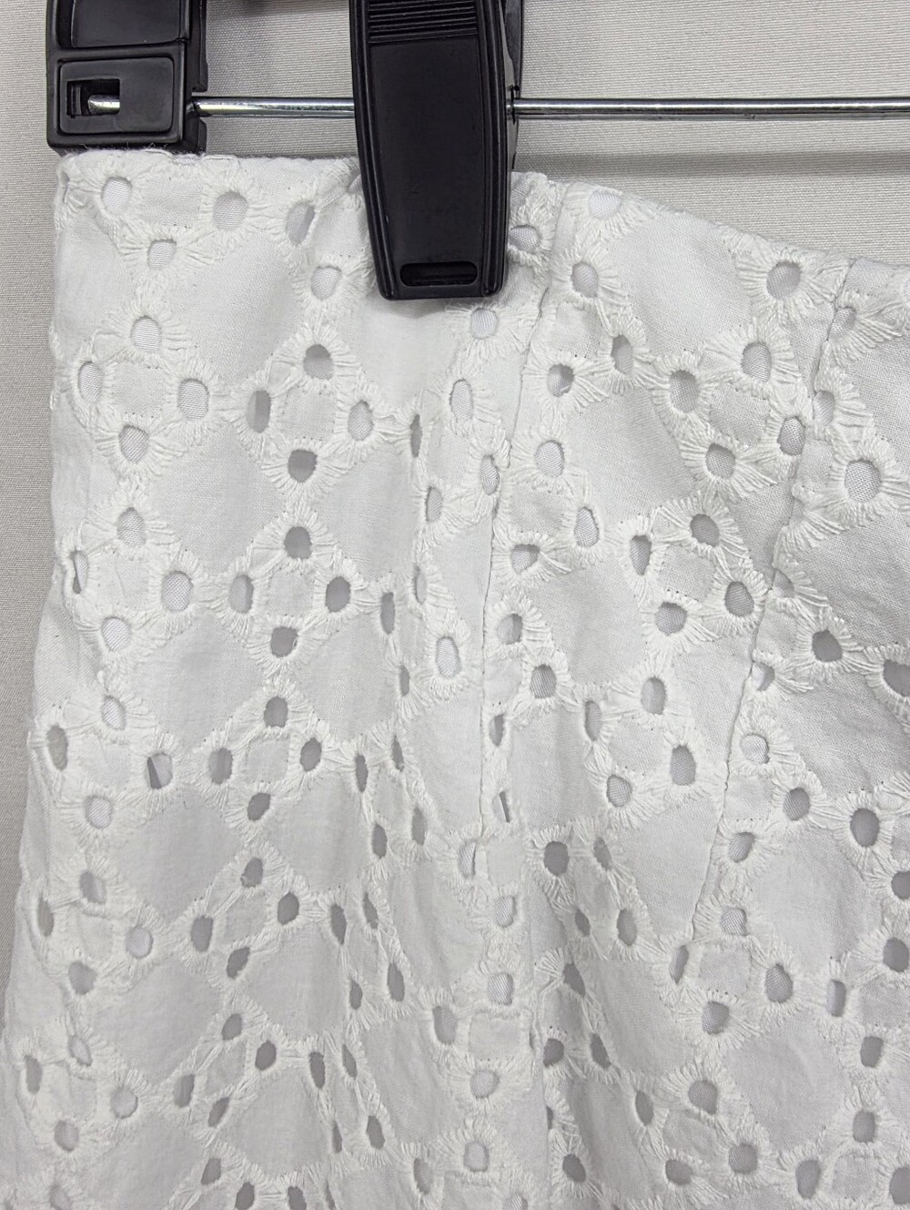 Ann Taylor Factory White Eyelet Cotton Straight Leg Crop Pants Lined Size 6 - Picture 11 of 15
